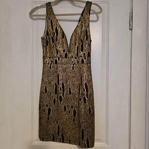 Chic Sleeveless Gold and Black Mini Dress